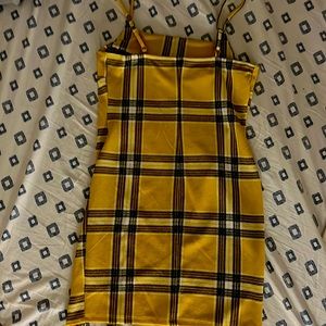 Selling a large 11 through 13 dress that’s yellow and black stripes